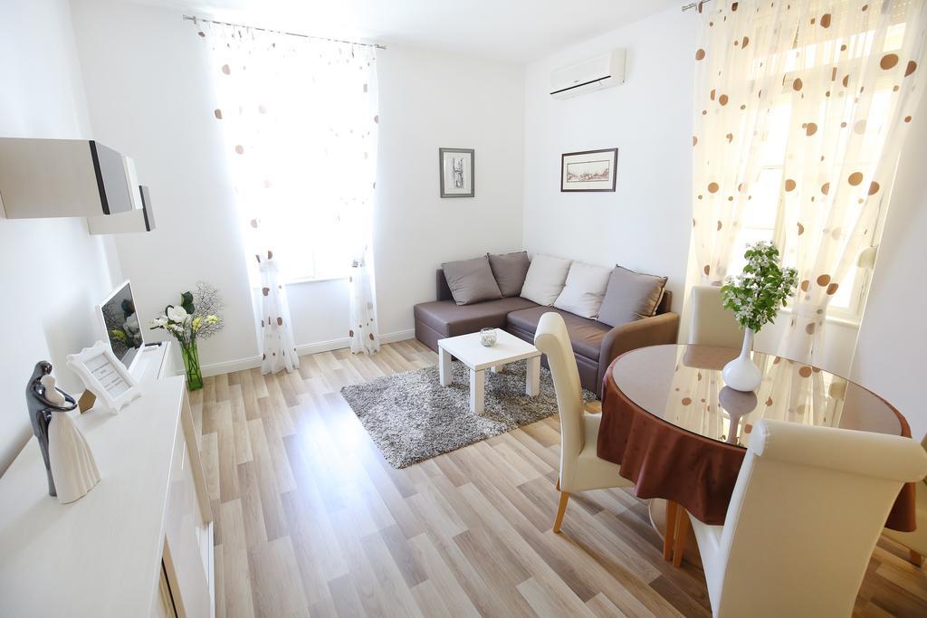 Bay View Apartment