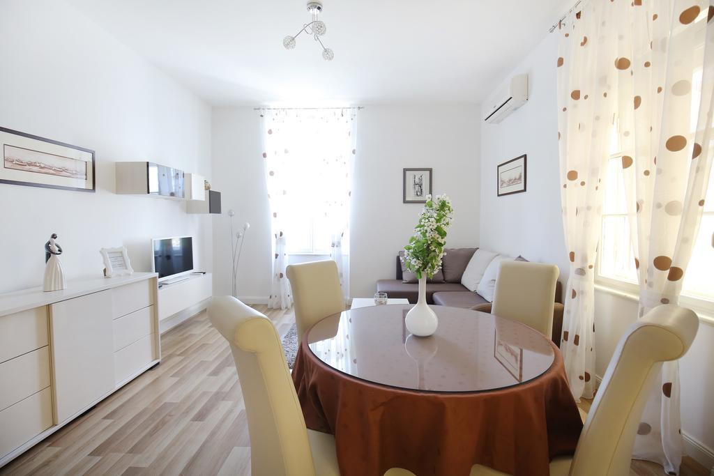 Bay View Apartment *